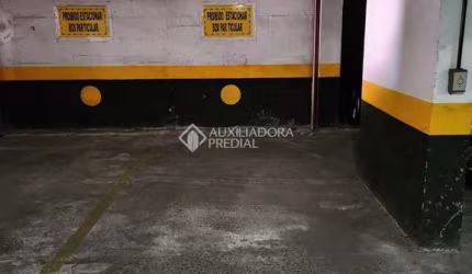 Garagem à venda na Rua Santo Antônio, 522, Independência, Porto Alegre, 12 m2 por R$ 38.000