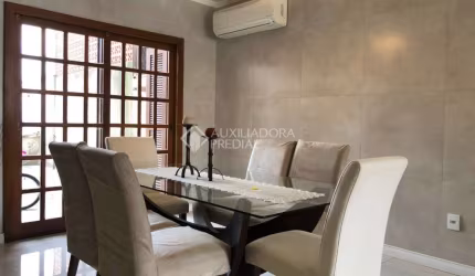 Casa em condomínio fechado com 4 quartos à venda na Rua Capistrano de Abreu, 771, Niterói, Canoas, 489 m2 por R$ 1.060.000