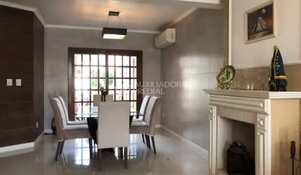 Casa em condomínio fechado com 4 quartos à venda na Rua Capistrano de Abreu, 771, Niterói, Canoas, 489 m2 por R$ 1.060.000