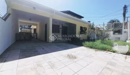 Casa com 2 quartos à venda na Rua Bandeirantes, 174, Nossa Senhora das Graças, Canoas, 160 m2 por R$ 750.000