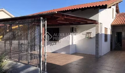 Casa com 3 quartos à venda na Rua Nazaré, 540, Nossa Senhora das Graças, Canoas, 120 m2 por R$ 590.000