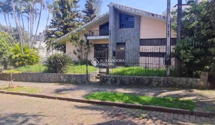 Casa com 3 quartos à venda na Avenida Montreal, 20, Jardim Lindóia, Porto Alegre, 570 m2 por R$ 2.400.000