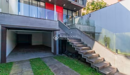 Casa com 3 quartos à venda na Rua Doutor Barbosa Gonçalves, 69, Chácara das Pedras, Porto Alegre, 407 m2 por R$ 2.114.000