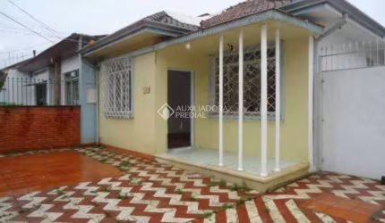 Casa com 2 quartos à venda na Avenida Engenheiro José Maria de Carvalho, 149, Vila Ipiranga, Porto Alegre, 152 m2 por R$ 620.000