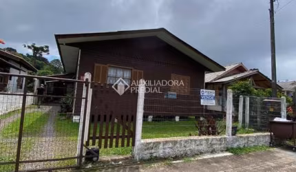 Casa com 5 quartos à venda na Peru, 17, Palace Hotel, Canela, 270 m2 por R$ 650.000