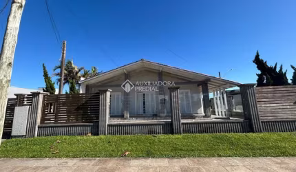 Casa com 4 quartos à venda na Uruguai, 593, Zona Norte, Capão da Canoa, 340 m2 por R$ 2.130.000