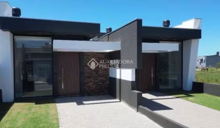 Casa com 3 quartos à venda na Flávio Scheffer, 46, Guarani, Capão da Canoa, 88 m2 por R$ 529.000