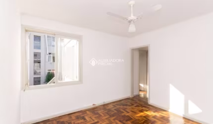 Apartamento com 2 quartos à venda na Avenida Brasil, 1471, Navegantes, Porto Alegre, 61 m2 por R$ 240.000