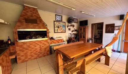 Casa com 3 quartos à venda na Rua Humberto de Campos, 237, Partenon, Porto Alegre, 150 m2 por R$ 600.000