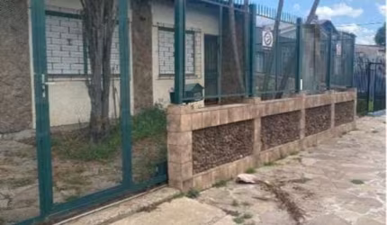 Casa com 3 quartos à venda na Rua Oliveira Lopes, 1455, Sarandi, Porto Alegre, 300 m2 por R$ 450.000