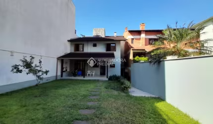 Casa com 5 quartos à venda na Avenida Arnaldo Bohrer, 97, Teresópolis, Porto Alegre, 225 m2 por R$ 1.380.000