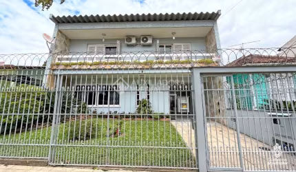 Casa com 3 quartos à venda na Rua Arnaldo Ballve, 555, Jardim Itu Sabará, Porto Alegre, 292 m2 por R$ 960.000