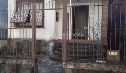 Casa com 3 quartos à venda na Rua Artur Fabião Carneiro, 35, Passo da Areia, Porto Alegre, 250 m2 por R$ 750.000
