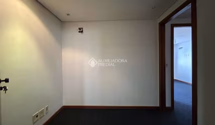 Sala comercial à venda na Rua Vinte e Quatro de Outubro, 650, Moinhos de Vento, Porto Alegre, 38 m2 por R$ 199.000