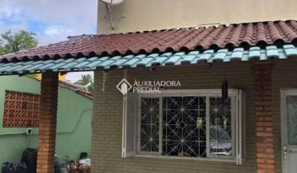Casa com 3 quartos à venda na Avenida Ararangua, 151, Guarujá, Porto Alegre, 236 m2 por R$ 600.000