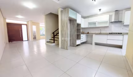 Casa com 5 quartos à venda na Rua Roberto Santini, 123, Hípica, Porto Alegre, 195 m2 por R$ 748.900
