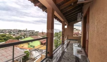 Casa com 3 quartos à venda na Travessa Miguel Pereira, 120, Medianeira, Porto Alegre, 544 m2 por R$ 1.748.500