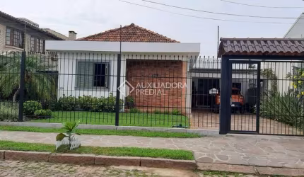 Casa com 3 quartos à venda na Rua Jacipuia, 317, Guarujá, Porto Alegre, 271 m2 por R$ 721.000