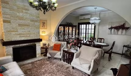Casa com 3 quartos à venda na Rua Doutor Aurélio Py, 260, Medianeira, Porto Alegre, 300 m2 por R$ 997.500