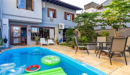 Casa com 3 quartos à venda na Rua Eurico Lara, 270, Medianeira, Porto Alegre, 274 m2 por R$ 1.300.000