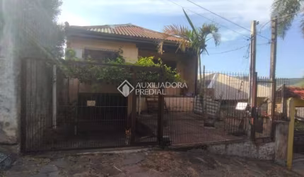 Casa com 2 quartos à venda na Rua Martim Minaberry, 241, Partenon, Porto Alegre, 202 m2 por R$ 450.000