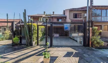 Casa com 3 quartos à venda na Rua Olécio Cavedini, 45, Espírito Santo, Porto Alegre, 165 m2 por R$ 750.000