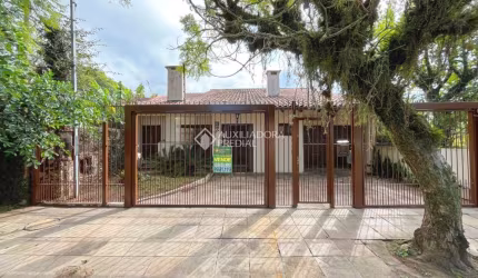 Casa com 3 quartos à venda na Avenida Ararangua, 126, Guarujá, Porto Alegre, 210 m2 por R$ 430.000
