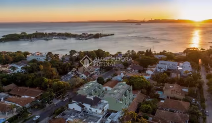 Casa em condomínio fechado com 4 quartos à venda na Avenida Copacabana, 182, Tristeza, Porto Alegre, 300 m2 por R$ 2.249.900