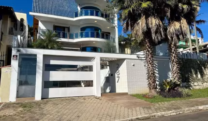 Casa com 4 quartos à venda na Rua Joinvile, 287, Ouro Branco, Novo Hamburgo, 421 m2 por R$ 1.790.000