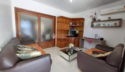 Casa com 3 quartos à venda na Rua Alfredo Ebert, 460, Petrópolis, Novo Hamburgo, 196 m2 por R$ 540.000