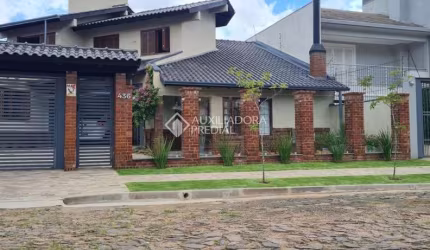 Casa com 3 quartos à venda na Rua Padre Cristóvão de Mendonza, 436, Cristo Rei, São Leopoldo, 257 m2 por R$ 1.200.000
