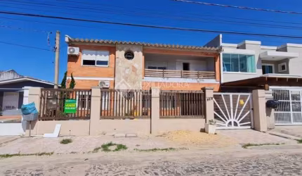 Casa com 3 quartos à venda na CASTRO ALVES, 497, Centro, Tramandaí, 270 m2 por R$ 800.000