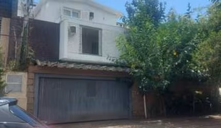 Casa com 3 quartos à venda na Avenida Pirapó, 22, Petrópolis, Porto Alegre, 260 m2 por R$ 1.500.000