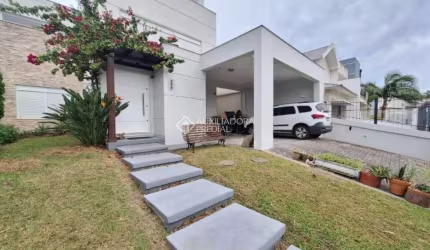 Casa com 3 quartos à venda na Vereador Celso Garcia DAvilla Sellas, 290, Três Vendas, Pelotas, 237 m2 por R$ 1.700.000