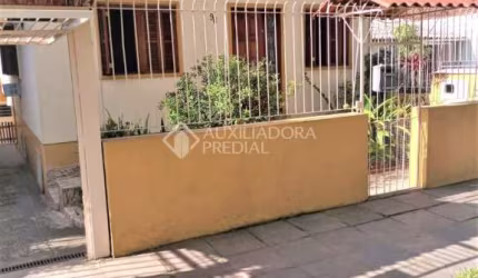 Casa com 3 quartos à venda na Avenida Frei Henrique de Coimbra, 96, Vila Ipiranga, Porto Alegre, 200 m2 por R$ 630.000