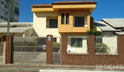 Casa - 2 Suítes + 1 Qt - 450 m² - Vila Operária - Itajaí/SC