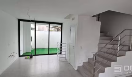 Sobrado - 2 Demi + 1 Qt + 2 Vagas - 104m² - Dom Bosco - Itajaí/SC