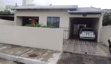 2 Casas - 1 Suíte + 5 Qt - 180 m² - 4 Vagas - Cordeiros Parte Alta - Itajaí/SC