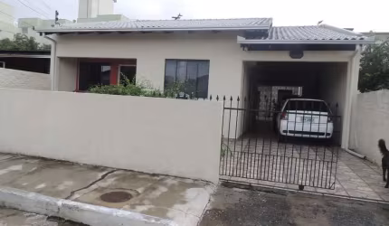 2 Casas - 1 Suíte + 5 Qt - 180 m² - 4 Vagas - Cordeiros Parte Alta - Itajaí/SC