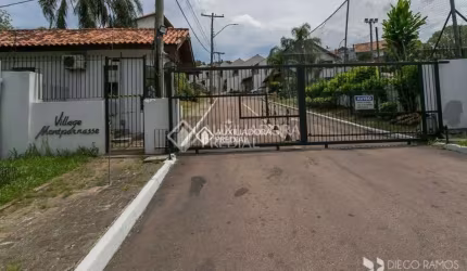 Casa em condomínio fechado com 3 quartos à venda na Avenida Eduardo Prado, 695, Cavalhada, Porto Alegre, 185 m2 por R$ 800.000