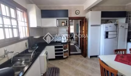 Casa em condomínio fechado com 4 quartos à venda na Avenida Teresópolis, 2122, Teresópolis, Porto Alegre, 360 m2 por R$ 879.900