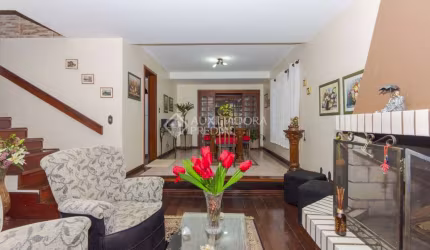 Casa com 4 quartos à venda na Rua Ari Peixoto Martins, 190, Espírito Santo, Porto Alegre, 258 m2 por R$ 840.000