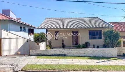 Casa com 4 quartos à venda na Rua Zeno Schmiedel, 200, Floresta, Estância Velha, 203 m2 por R$ 638.300