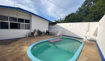 Casa com 3 quartos à venda na Rua Marinho da Silva Silveira, 281, Santa Teresa, São Leopoldo, 123 m2 por R$ 565.000