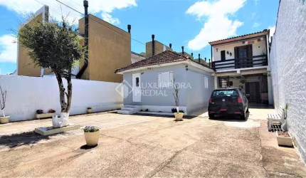 Casa com 2 quartos à venda na Beco do Carvalho, 463, Jardim Carvalho, Porto Alegre, 160 m2 por R$ 400.000