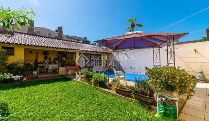 Casa com 5 quartos à venda na Rua Moacyr Godoy Ilha, 242, Espírito Santo, Porto Alegre, 360 m2 por R$ 740.000