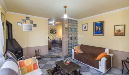 Casa com 3 quartos à venda na Rua Ângelo Passuelo, 420, Vila Nova, Porto Alegre, 296 m2 por R$ 499.000