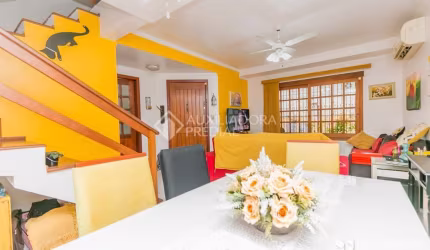 Casa com 3 quartos à venda na Rua Luiz Delfino, 39, Espírito Santo, Porto Alegre, 158 m2 por R$ 480.000