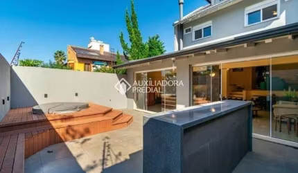 Casa com 3 quartos à venda na Rua General Tadeusz Kosciuszko, 52, Ipanema, Porto Alegre, 231 m2 por R$ 950.000