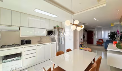 Casa com 3 quartos à venda na Rua Ilari Arlindo Basei, 81, Guarujá, Porto Alegre, 176 m2 por R$ 690.000